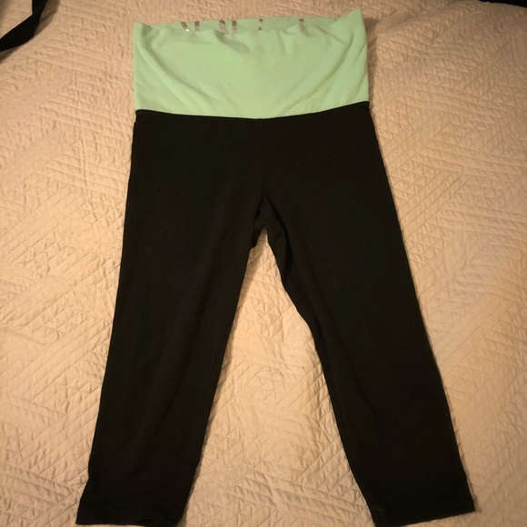 Pink Cropped Leggings - Picture 6 of 7